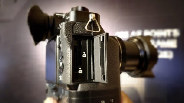 Fujifilm X-T3_has an internal SD card recording ability