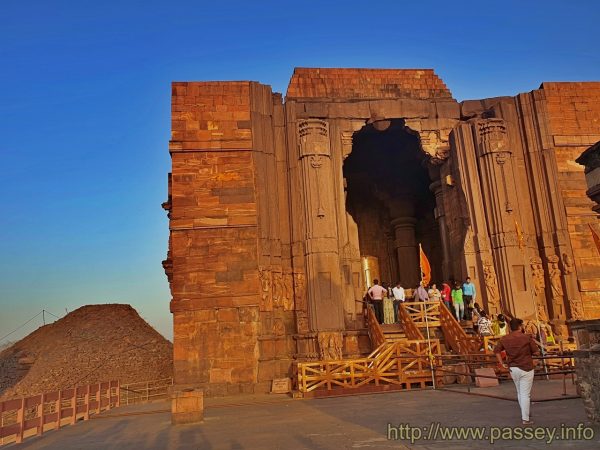 Bhojpur_Shiv temple where the ramp to cart massive stones still survives