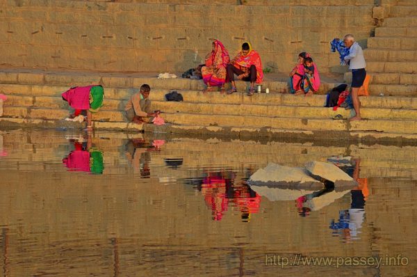 Orchha_early morning at the shore of river Betwa