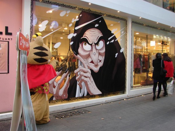 A bold window painting in a store in Myeondong!