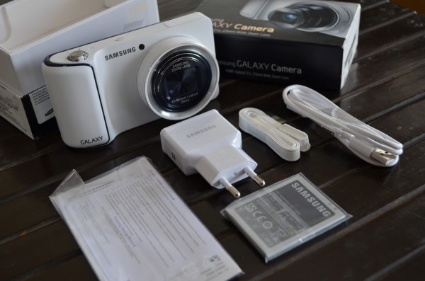 Samsung Galaxy Camera... what the box contains