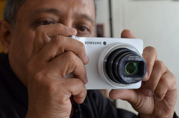 Samsung Galaxy Camera --  looking into a LARGE screen!