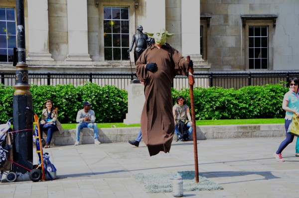 Street performers on Trafalgar Square... 03