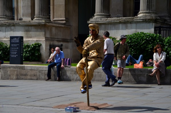 Street performers on Trafalgar Square... 02