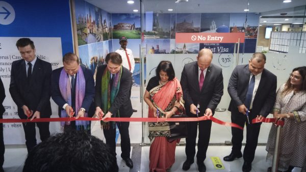 Mr Giorgi Tabatadze, Director of the Consular Department, Ministry of Foreign Affairs of Georgia, HE Mr Archil Dzuliashvili, Ambassador of Georgia to India, and others who inaugurated the Georgia Visa Application Centre, operated by VFS Global, in New Delhi, on 05 June 2017