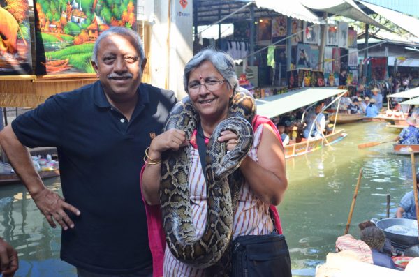 Floating Market_Thailand_travel frees us from inhibitions and taboos