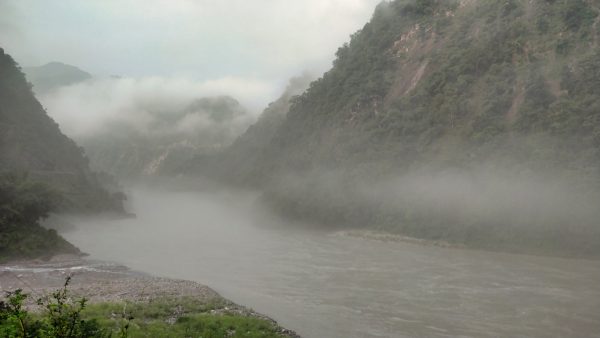 Just look at the restless clouds kissing the Alakhnanda This early morning cloud-river confluence is worth every momen