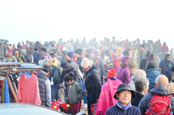 Darjeeling 2018_the crowd on Tiger Hill