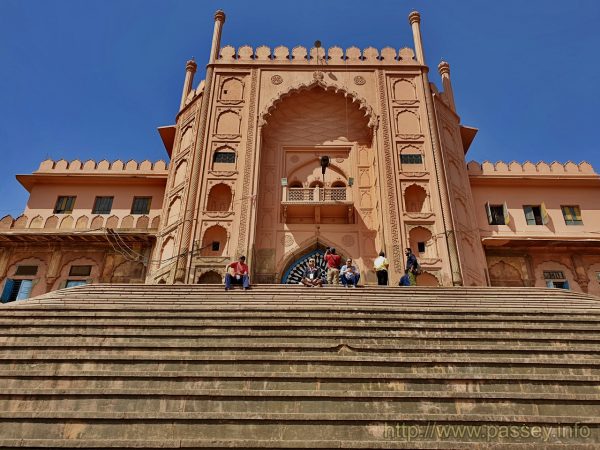 Bhopal_Taj-ul-Masjid_the staircase that reverberates in the mind