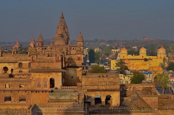 Orchha_Ram Raja Temple from the top of the fort