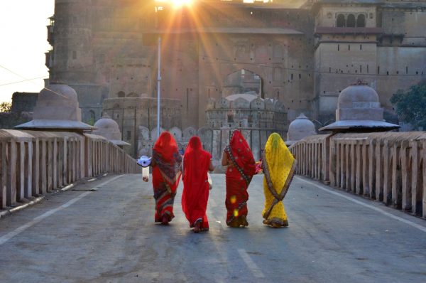 Orchha_early morning devotees